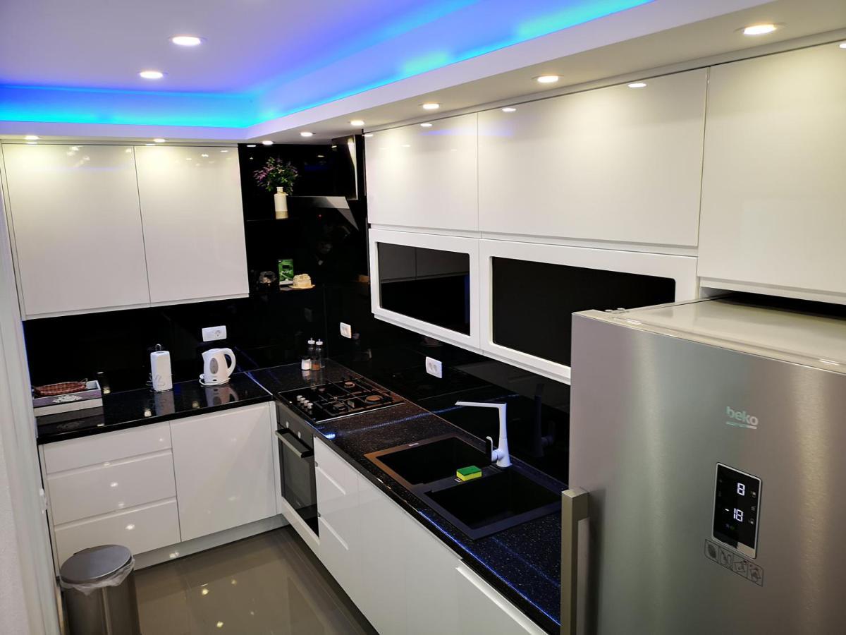 Deluxe Apartment F & M Tucepi Bagian luar foto