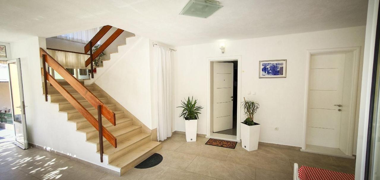 Deluxe Apartment F & M Tucepi Bagian luar foto
