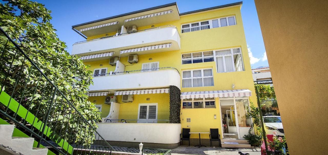 Deluxe Apartment F & M Tucepi Bagian luar foto