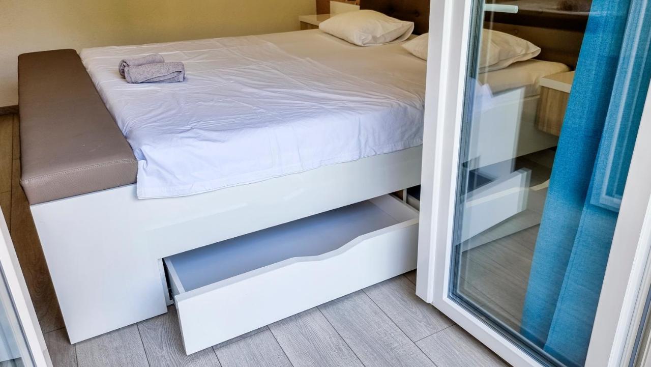 Deluxe Apartment F & M Tucepi Bagian luar foto