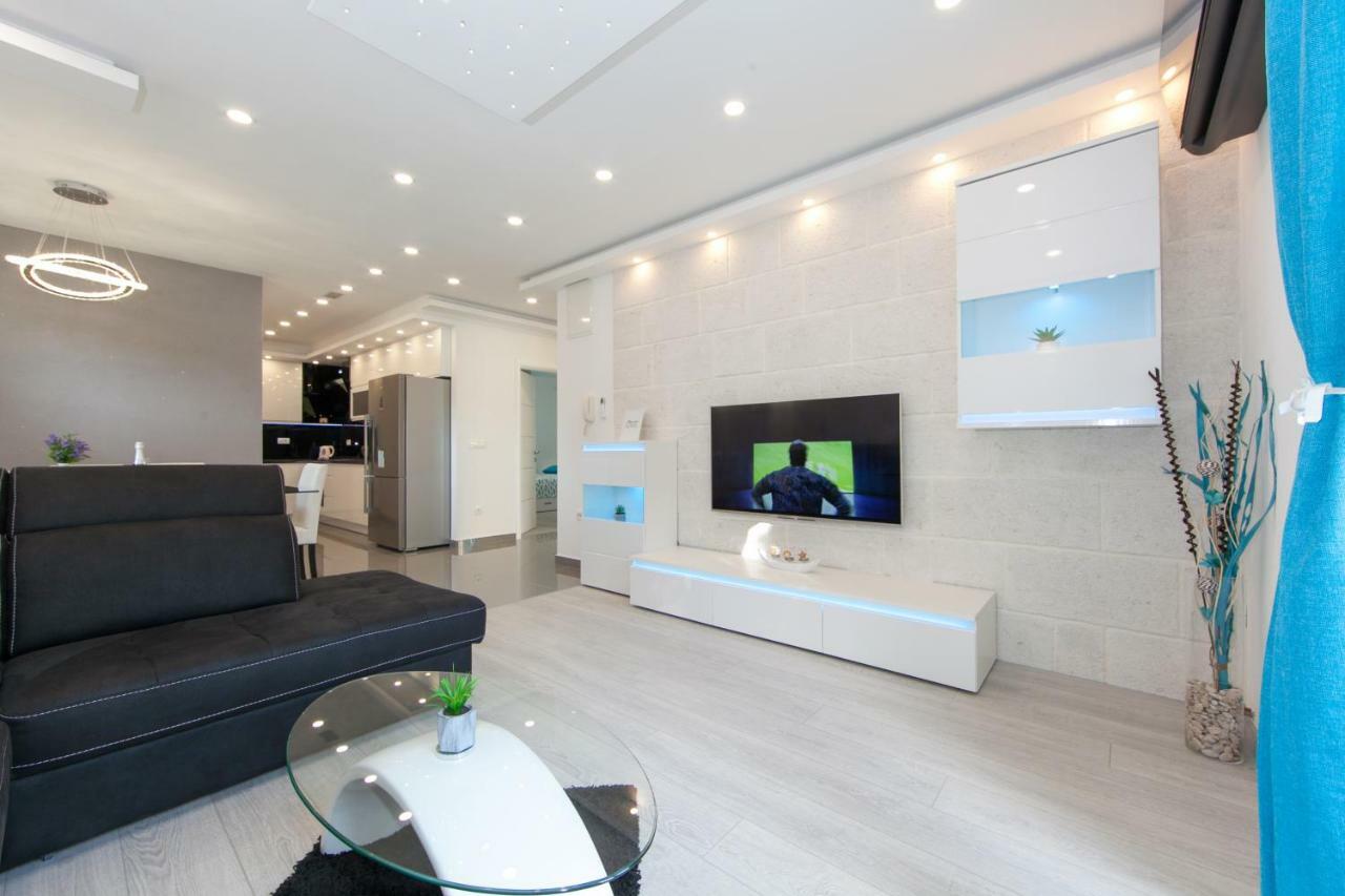 Deluxe Apartment F & M Tucepi Bagian luar foto