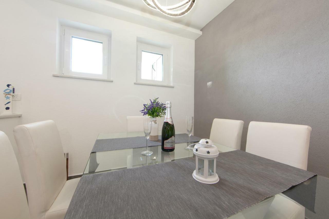 Deluxe Apartment F & M Tucepi Bagian luar foto