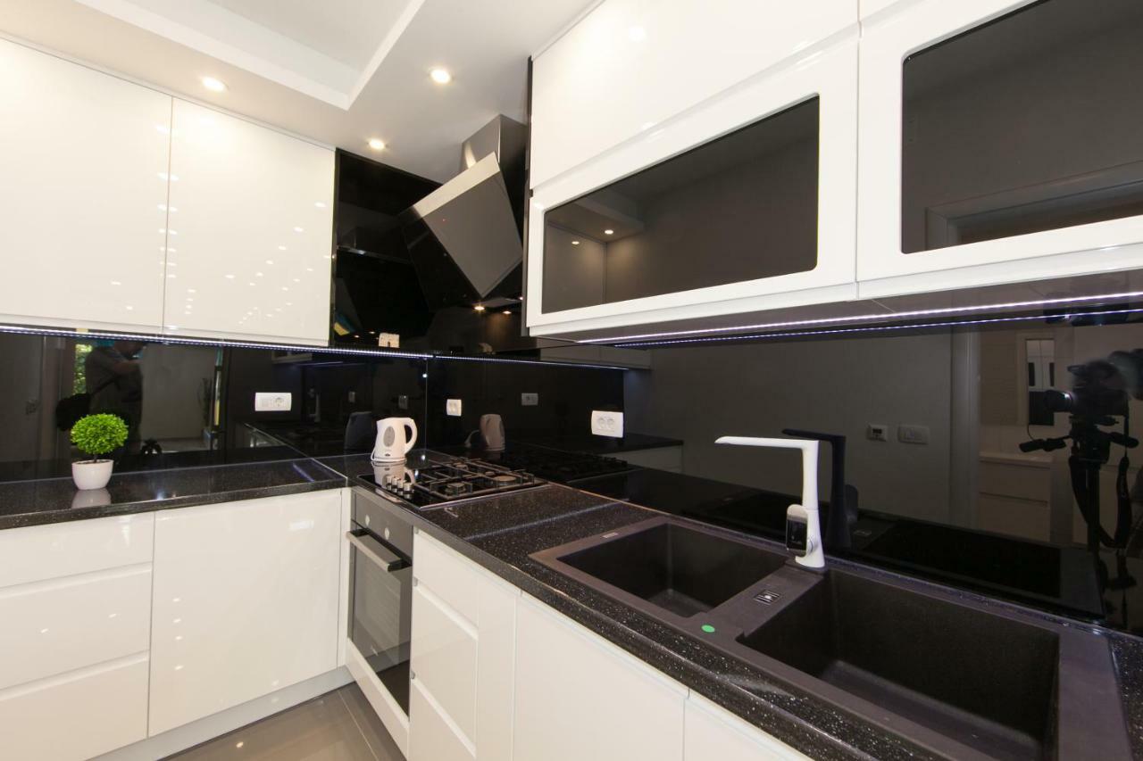 Deluxe Apartment F & M Tucepi Bagian luar foto